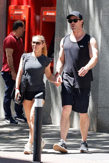 La pareja de actores paseando por el centro de Madrid. 