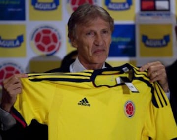 Presentación oficial de Pékerman como técnico de Colombia en el año 2012.