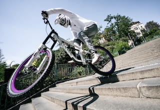 Gabriel Wibmer convierte Praga en su bike park particular