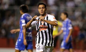 Football Soccer - Copa Libertadores - Paraguay's Libertad v Argentina's Godoy Cruz - Nicolas Leoz Stadium, Asuncion, Paraguay - 11/4/2017. Angel Cardozo Lucena of Paraguay's Libertad celebrates after scoring. REUTERS/Jorge Adorno