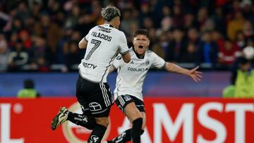 Futbol, Cerro Porteño vs Colo Colo.
Fase de grupos, Copa Libertadores 2024.
El jugador de Colo Colo Carlos Palacios, celebra su gol contra Cerro Porteño durante el partido de copa libertadores por el grupo A disputado en el estadio General Pablo Rojas.
Asuncion, Paraguay.
29/05/2024
Cesar Olmos/Photosport

Football, Cerro Porteño vs Colo Colo.
Group stage, Copa Libertadores 2024.
Colo Colo's player Carlos Palacios, celebrates his goal against Cerro Porteño during the copa libertadores match for group A at the General Pablo Rojas  stadium in Asuncion, Paraguay.
29/05/2024
Cesar Olmos/Photosport