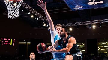 SUPERCOPA ENDESA DE BALONCESTO-OBRADOIRO MONBUS- REAL MADRID. El jugador del Real Madrid, Campazzo es taponado por un jugador del Obradoiro Monbus.
 21/09/18