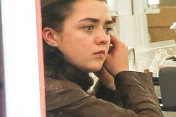 Maisie Williams en el set de rodaje de Juego de tronos.