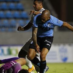 Lucas Aveldaño, molesto, exhibe cómo quedó su tobillo tras el pisotón de Julio Barroso