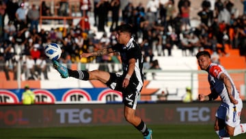 El jugador de Colo Colo, Alexander Oroz, es fotografiado durante el partido de Primera Division contra Cobresal, disputado en el estadio El Cobre de El Salvador, Chile.