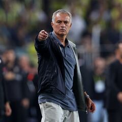 Icardi y Osimhen dejan KO a Mourinho