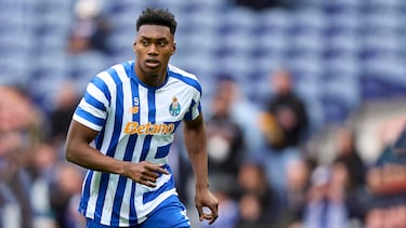 El exdelantero del Atlético de Madrid ha marcado en esta temporada 19 con el Porto. Esto ha levantado el interés de numerosos equipos como el Aston Villa, Chelsea y Newcastle.