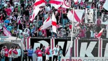 <b>FIDELILAD. </b>El Rayo siempre tiene el pleno apoyo de sus seguidores en el estadio Teresa Rivero.
