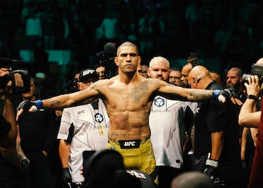 Peso: Semipesado | Récord: 12-2-0