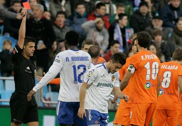 El lateral izquierdo debutó con el Real Zaragoza ante la Real Sociedad pero fue expulsado en el minuto 22 tras una dobel amarilla. Los donostiarras ganaron1-2.