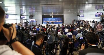 Multitud de medios de comunicacin en la rueda de prensa del entrenador del Real Madrid. 
