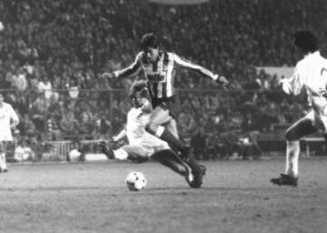 En 1986 fichó por el Atlético de Madrid, donde permaneció dos temporadas en las que anotó treinta y un goles.