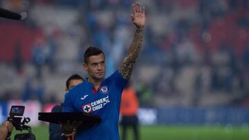 "Felicidad, mucha felicidad", fue lo más que expresó el delantero argentino de Cruz Azul, quien fue el hombre de la noche al conseguir el milenario gol.