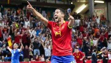 Raúl Campos celebra el gol de España frente a Italia en Guadalajara.