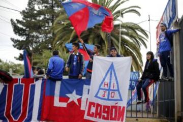Hinchas azules animaron 'Banderazo' pese a la lluvia