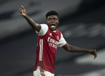 Se march車 el 迆ltimo d赤a del mercado de fichajes rumbo a la Premier. El Arsenal pag車 la cl芍usula de 50 millones del centrocampista. Jug車 188 partidos con el Atl谷tico y anot車 16 goles. Le cost車 hacerse con un sitio en el equipo y fue cedido a Mallorca y Almer赤a. Pero en los 迆ltimos ejercicios s赤 fue creciendo notablemente su peso en el equipo. Gan車 una Supercopa de Europa y una Europa League. En su nuevo equipo no ha sido todo lo importante que esperaba cuando se le fich車 hasta el punto de que los aficionados del Arsenal ya han criticado su fichaje.