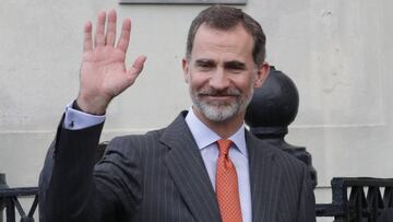El rey Felipe VI saluda a su llegada hoy, viernes 15 de junio de 2018, a la Catedral de Nueva Orleans