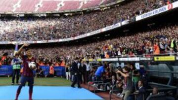 Neymar, durante su presentaci&oacute;n en el Camp Nou.