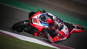 Que la evolución de la velocidad es constante lo demuestra el hecho de que el récord absoluto del Mundial de MotoGP es tan reciente como del pasado fin de semana. En el entrenamiento FP4 del GP de Qatar, el francés Johan Zarco superó, por primera vez en la historia, la barrera de los 360 km/h, al alcanzar con su Ducati del equipo satélite un registro de 362,4 km/h. Eso sí, al final de la larga recta de Losail no fue capaz de frenar su moto y siguió recto por la escapatoria…