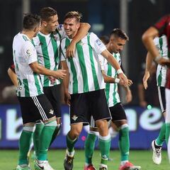 Fabián lidera un triunfo de esperanza ante el Milán (1-2)
