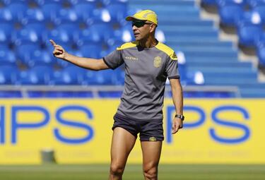 Las Palmas boss Pako Ayestarán becomes coach with most consecutive LaLiga defeats