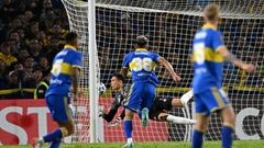 Deportivo Pereira's goalkeeper Aldair Quintana (C) fails to save Boca Juniors' Peruvian defender Luis Advincula shot during the Copa Libertadores group stage football match between Boca Juniors and Deportivo Pereira at La Bombonera stadium in Buenos Aires on April 18, 2023. (Photo by Luis ROBAYO / AFP)