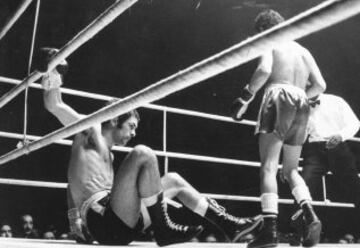 El 5 de noviembre de 1971 en Madrid, Pedro Carrasco se enfrent¨® por el campeonato mundial con el estadounidense Mando Ramos. Carrasco gan¨® tras una pol¨¦mica decisi¨®n arbitral que descalific¨® a Ramos en el d¨¦cimo segundo asalto por un golpe bajo cuando ¨¦ste ten¨ªa dominado al espa?ol.