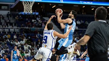 Nemanja Djurisic lanza ante Santana durante el Movistar Estudiantes-Almansa.