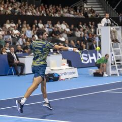Alcaraz sufre para ganar su primer partido ATP como uno