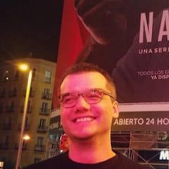 'Pablo Escobar' posa frente al cartel de Narcos en Madrid