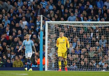 El brasileño que juega para Manchester City cierra el podio, su salario con el cuadro inglés es de 9.9 millones de euros.