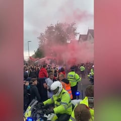 La gente no entiende que la pandemia no se ha ido: el recibimiento al bus del Liverpool