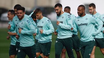 Borja Iglesias, entrenándose con el grupo este jueves.