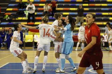 Las jugadoras españolas celebran un gol.
