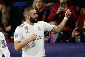 0-1 Karim Benzema celebró el primer gol.