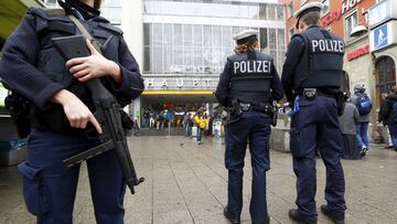 Bayern and PSG fans clash in mass brawl at Munich station