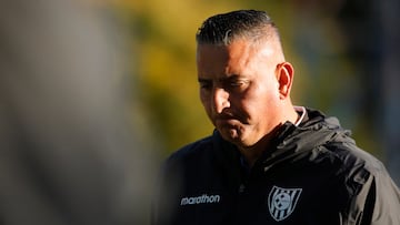 Futbol, Huachipato vs Cobresal.
Fecha 8, Liga de Primera 2025.
El entrenador de Huachipato Jaime Garcia es fotografiado contra Cobresal durante el partido de primera division disputado en el estadio CAP en Talcahuano, Chile.
19/04/2025
Marco Vasquez/Photosport
Football, Huachipato vs Cobresal.
8st turn, 2025 First division league.
Huachipato’s head coach Jaime Garcia is pictured against Cobresal during the first division match held at the CAP stadium in Talcahuano, Chile.
19/04/2025
Marco Vasquez/Photosport
