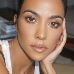 El desnudo más atrevido de Kourtney Kardashian para promocionar su marca