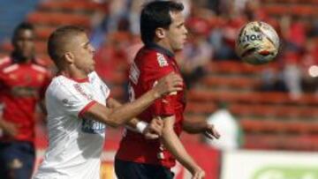 El Fútbol Profesional Colombiano se ve en Colombia por los canales Win Sports y RCN Televisión.