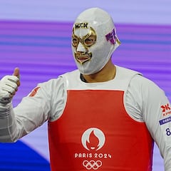 Por qué Carlos Sansores salió con máscara de lucha libre en París 2024