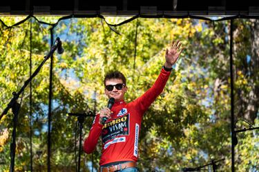 Kuss: “Será bonito empezar La Vuelta con el dorsal uno”