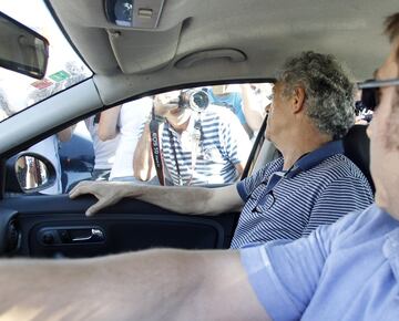 Ángel María Villar saliendo de la prisión de Soto del Real.