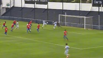 Es la gran promesa del arco de la Roja y así lo demostró en el triunfazo contra Argentina: ¡enorme!