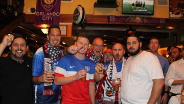La afición del Team USA de American Outlaws.