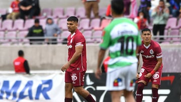 Futbol, Deportes La Serena vs Deportes Temuco.
Fecha 30, campeonato Ascenso 2024.
El jugador de Deportes La Serena Lionel Altamirano, centro, celebra su gol contra Deportes Temuco durante el partido de primera division B disputado en el estadio La Portada en La Serena, Chile.
19/10/2024
Alejandro Pizarro Ubilla/Photosport
Football, Deportes La Serena vs Deportes Temuco.
Date 30, Ascenso 2024 Championship.
Deportes La Serena’s player Lionel Altamirano, center, celebrates after scoring against Deportes Temuco during the first division B match at the La Portada in la Serena, Chile.
19/10/2024
Alejandro Pizarro Ubilla/Photosport