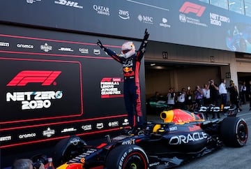 Max Verstappen celebra su victoria en la carrera del GP de Japón en el circuito de Suzuka.