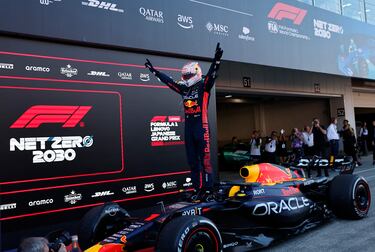 Max Verstappen celebra su victoria en la carrera del GP de Japón en el circuito de Suzuka.