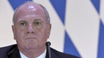 Uli Hoeness sigue en el Bayern.