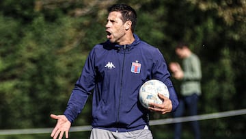 El DT que bloqueó a los chilenos del momento: “Son de los mejores volantes de Argentina”