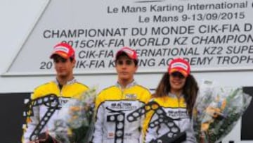 De izq. a dcha: el brasileño Della Coletta, Xavier Lloveras y Marta García López en el podio de Le Mans.